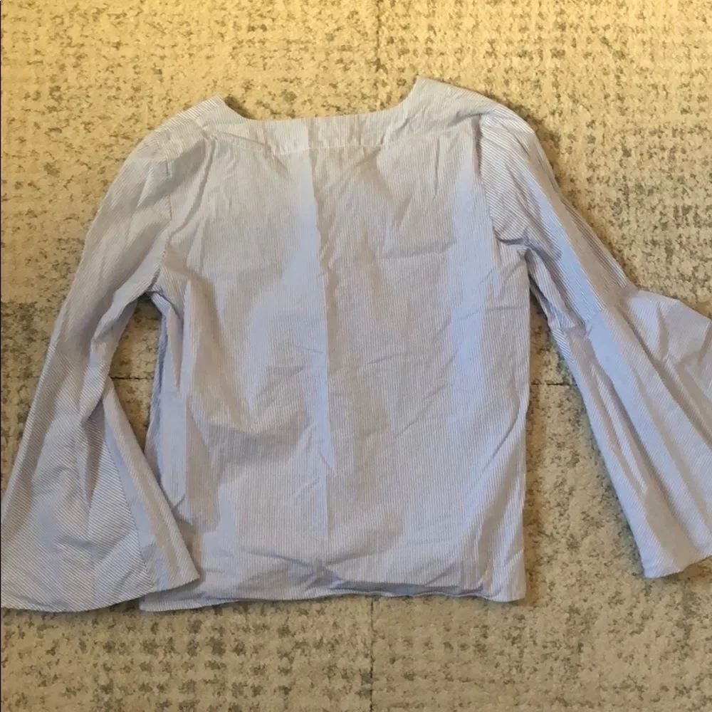 💚 Zara blue and white striped top